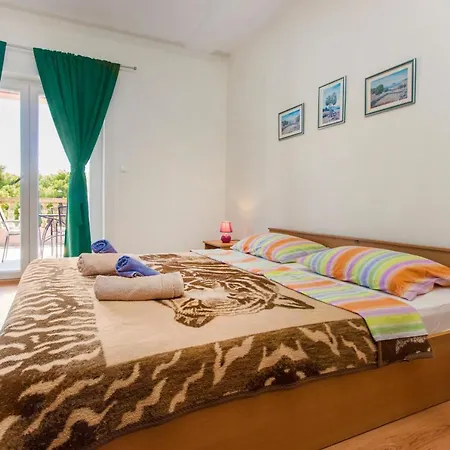 Apartment Apartments By The Sea Pirovac, Sibenik - 6280 Pirovac