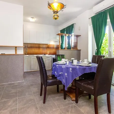 By The Sea Pirovac, Sibenik - 6280 *