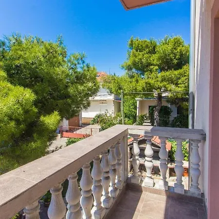Apartment Apartments By The Sea Pirovac, Sibenik - 6280 *