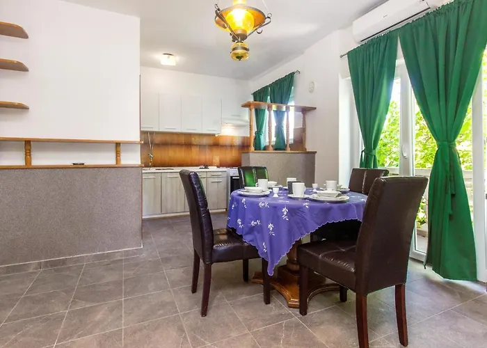 Apartments By The Sea Pirovac, Sibenik - 6280 *